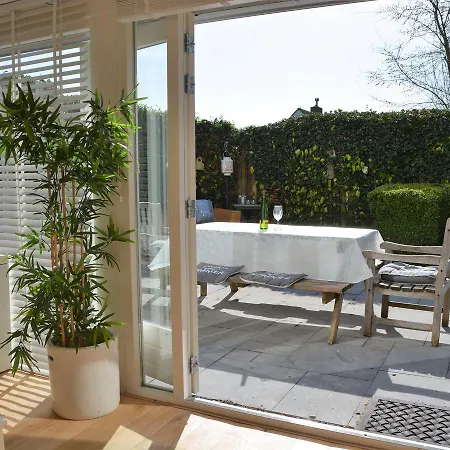 Quaint Holiday Home In Noordwijkerhout Near Lake