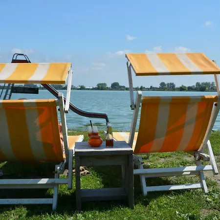 Quaint Holiday In Noordwijkerhout Near Lake 펜션 *