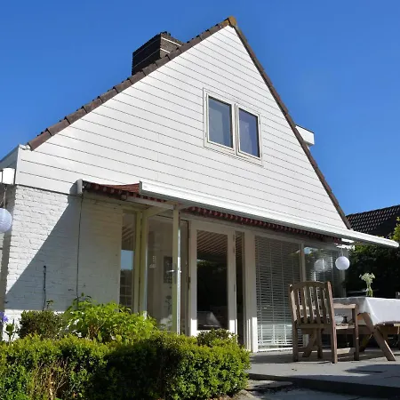 Quaint Holiday In Noordwijkerhout Near Lake *